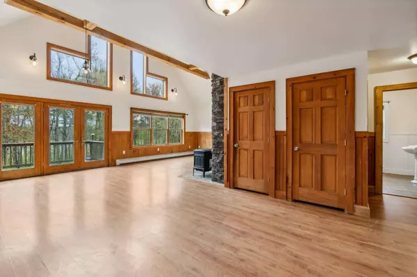 686 Lake House RD, Naples, ME 04055