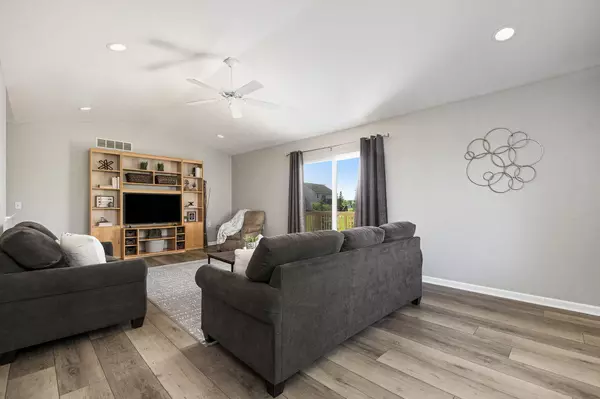 1617 Sunny Glen SE Drive, Caledonia, MI 49316