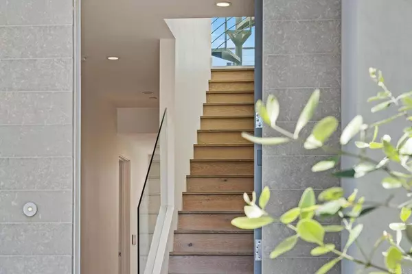 704 7th ST, Coronado, CA 92118