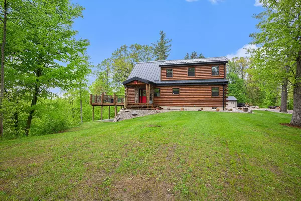 3199 N Loop Court, Middleville, MI 49333