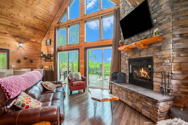 3199 N Loop Court, Middleville, MI 49333