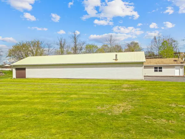 17 Hill RD, Clinton, ME 04927