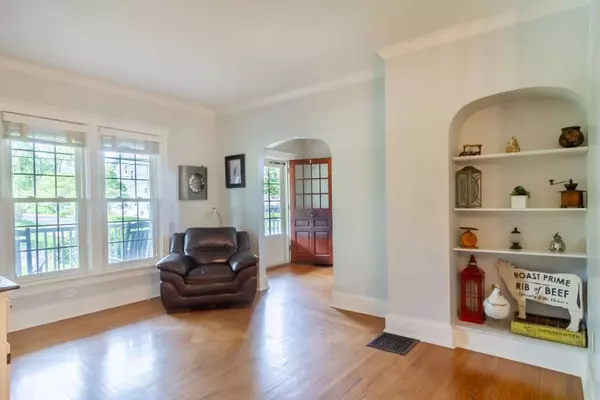 407 W Lincoln AVE, Wheaton, IL 60187