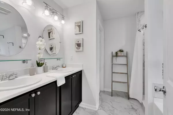 182 HERITAGE OAKS DR, St Johns, FL 32259