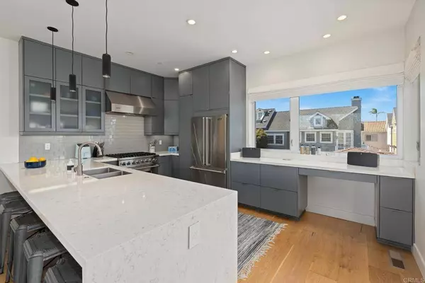 704 7th ST, Coronado, CA 92118