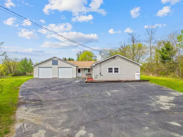 17 Hill RD, Clinton, ME 04927