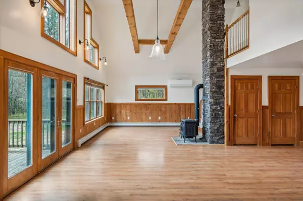 686 Lake House RD, Naples, ME 04055