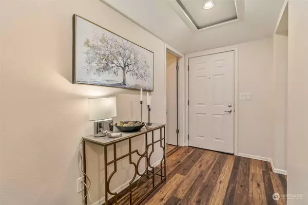 9009 Avondale RD NE #A201, Redmond, WA 98052