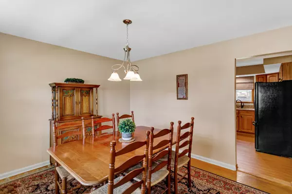 560 N Williams DR, Palatine, IL 60074