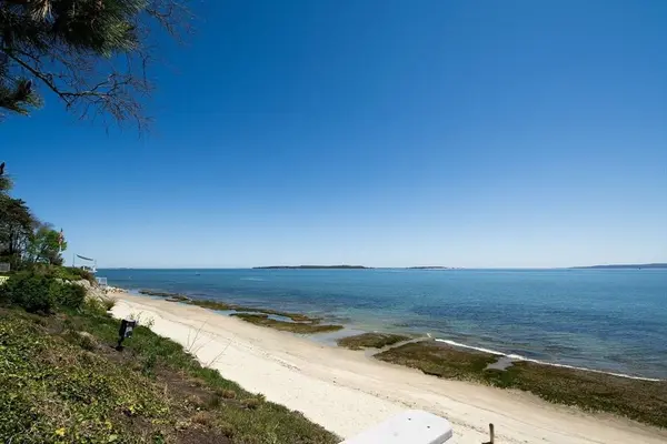 27 Standish Rd, Duxbury, MA 02332