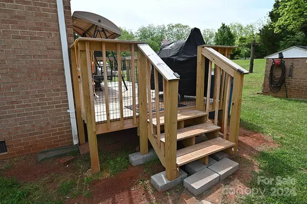 3493 Toms RD, Claremont, NC 28610