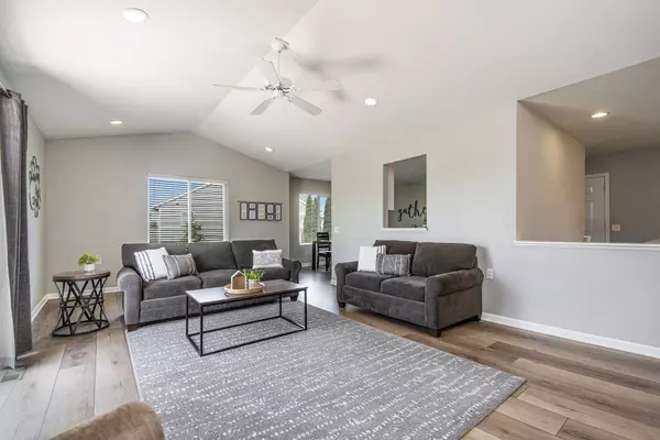 1617 Sunny Glen SE Drive, Caledonia, MI 49316