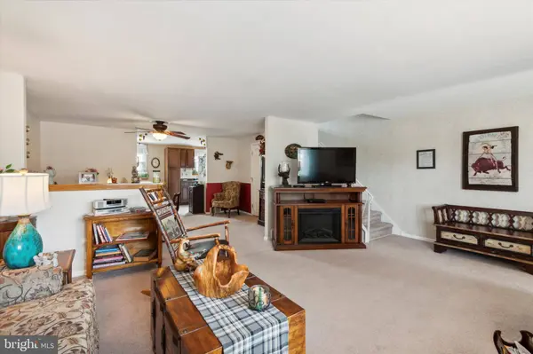 4405 DEERPATH LN, Philadelphia, PA 19154