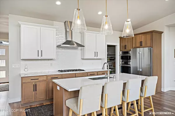 17997 Rivervista RD, Eagle River, AK 99577