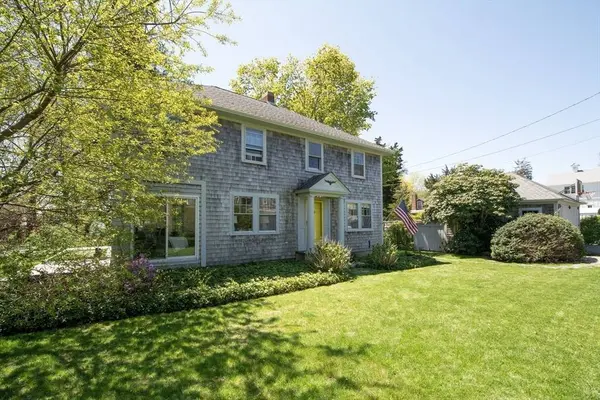 27 Standish Rd, Duxbury, MA 02332