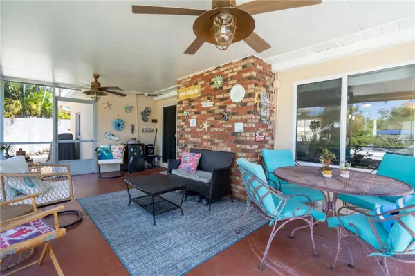 9654 2ND ST N, Saint Petersburg, FL 33702