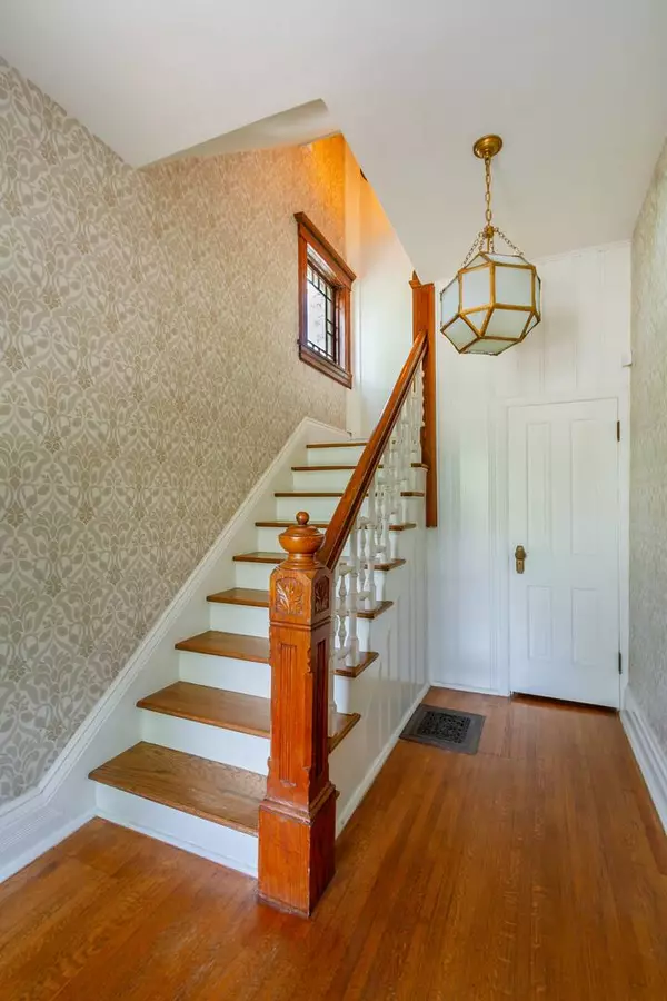 407 W Lincoln AVE, Wheaton, IL 60187