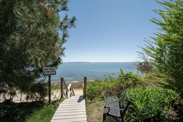 27 Standish Rd, Duxbury, MA 02332