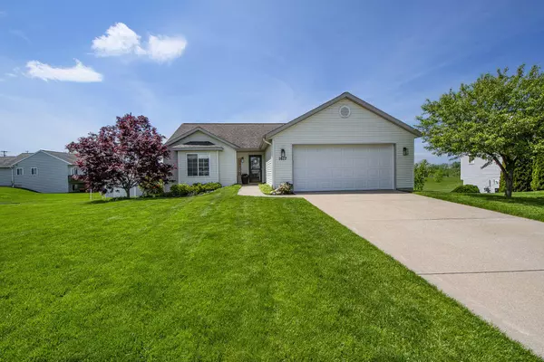 1617 Sunny Glen SE Drive, Caledonia, MI 49316