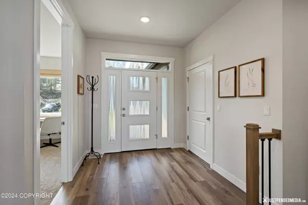 17997 Rivervista RD, Eagle River, AK 99577