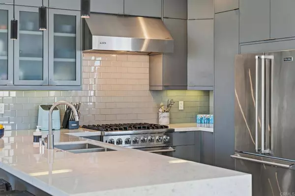 704 7th ST, Coronado, CA 92118