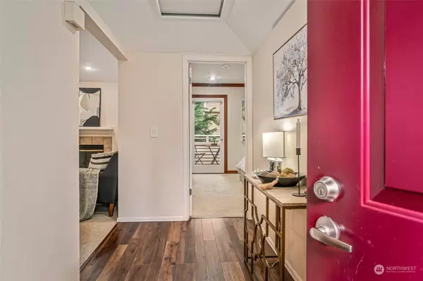 9009 Avondale RD NE #A201, Redmond, WA 98052