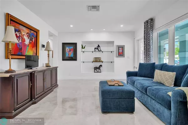 180 SE 3rd Ct, Pompano Beach, FL 33060