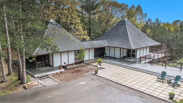 7479 Leonard NE Street, Ada, MI 49301