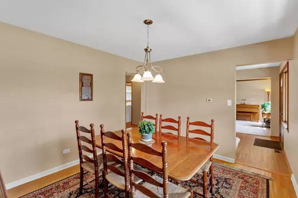 560 N Williams DR, Palatine, IL 60074