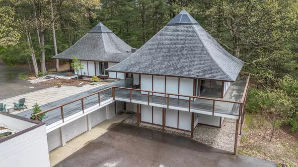 7479 Leonard NE Street, Ada, MI 49301