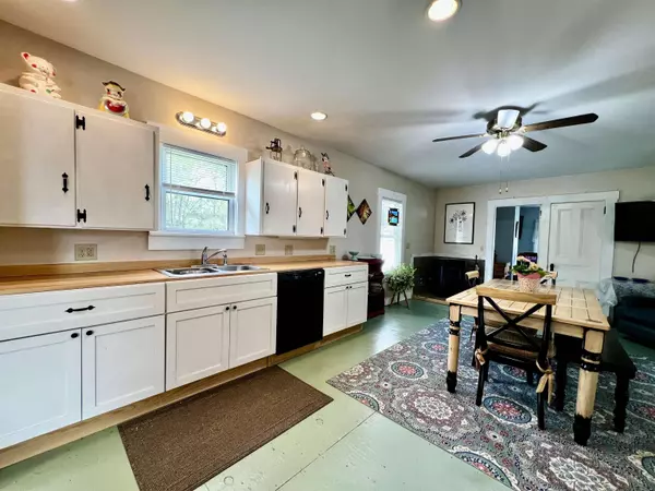 26 Grove ST, Essex Junction, VT 05452