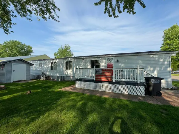 102 Southhaven DR, Mankato, MN 56001