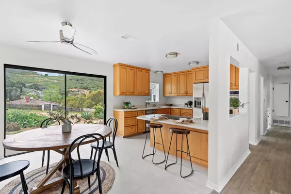 8612 Almond Rd, Lakeside, CA 92040