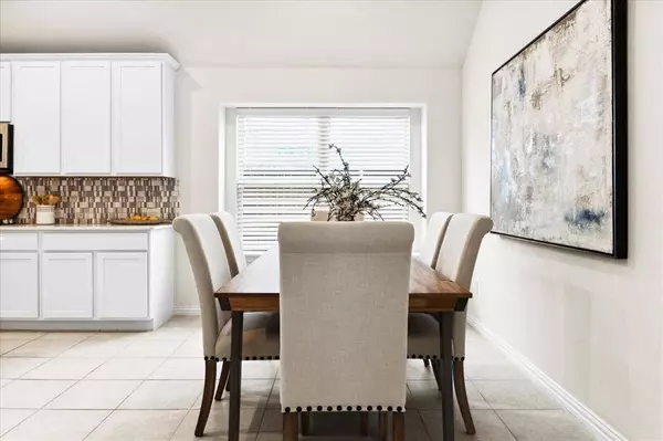 3241 Lakewood Bluffs Trail, Lewisville, TX 75010