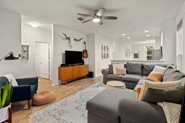 186 Buttonwood DR, Buda, TX 78610