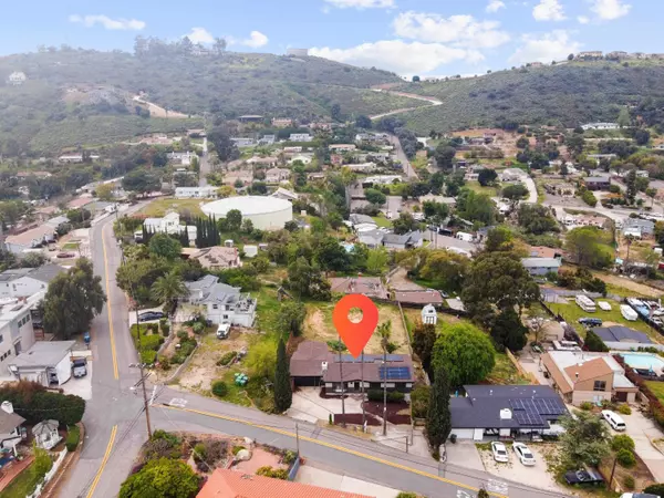 8612 Almond Rd, Lakeside, CA 92040