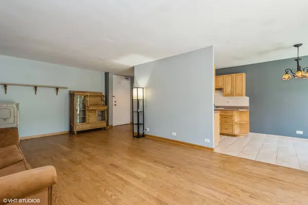 6933 N Kedzie AVE #110, Chicago, IL 60645