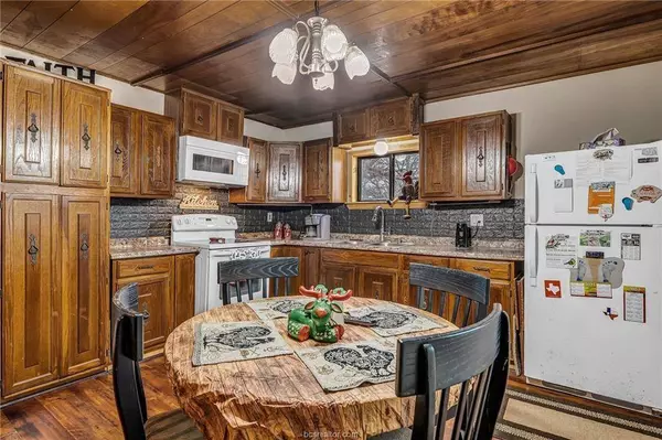 500 Ash LN, Somerville, TX 77879