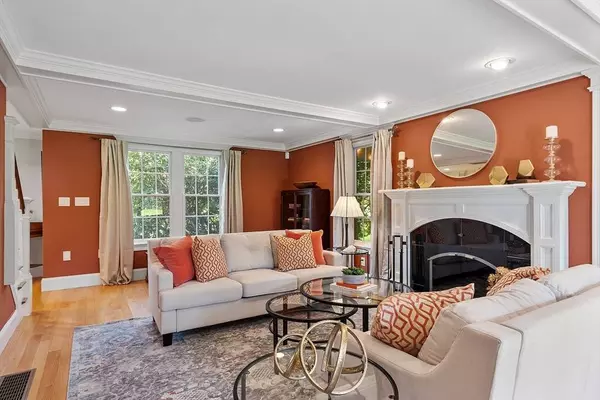 12 Hemlock Rd, Andover, MA 01810