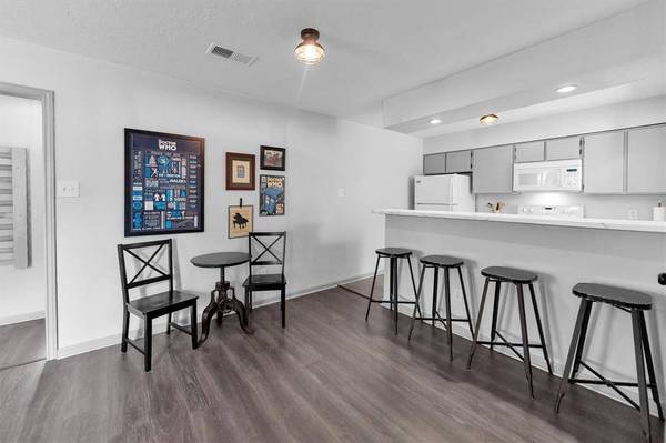 2401 Sycamore AVE #B1, Huntsville, TX 77340