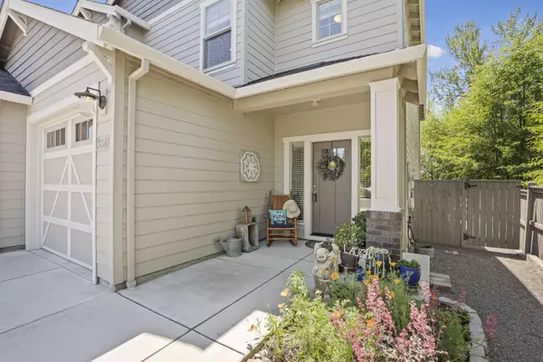 3840 Creek View Dr, Medford, OR 97504