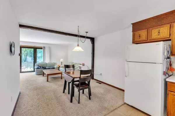 34 Beekman Dr #34, Agawam, MA 01001