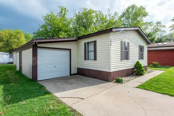 38703 N Sheridan Road, Beach Park, IL 60099