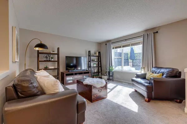 204 Mt Brewster CIR SE, Calgary, AB T2Z 2R8