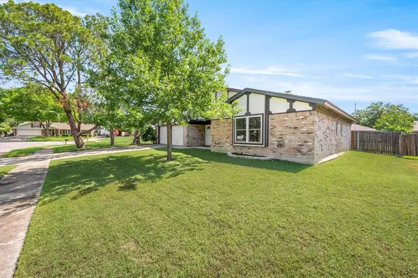 6520 Riddle Drive, North Richland Hills, TX 76182