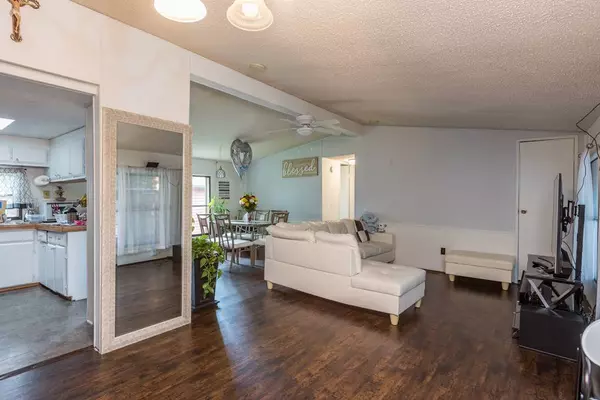 38703 N Sheridan Road, Beach Park, IL 60099