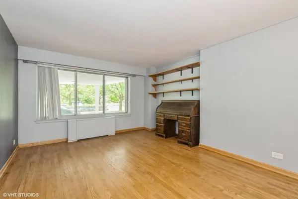 6933 N Kedzie AVE #110, Chicago, IL 60645