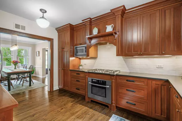 4102 Howard Avenue, Western Springs, IL 60558