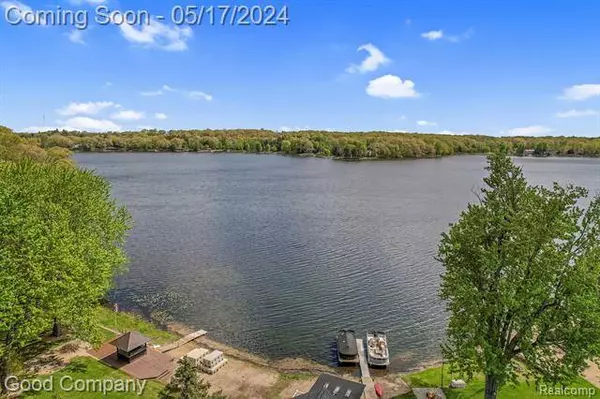 8260 Tipsico Lake Road, Holly, MI 48442