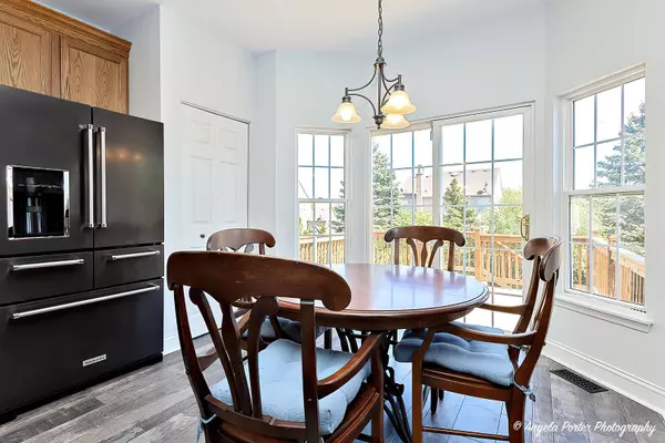 223 Edgewater DR, Bartlett, IL 60103